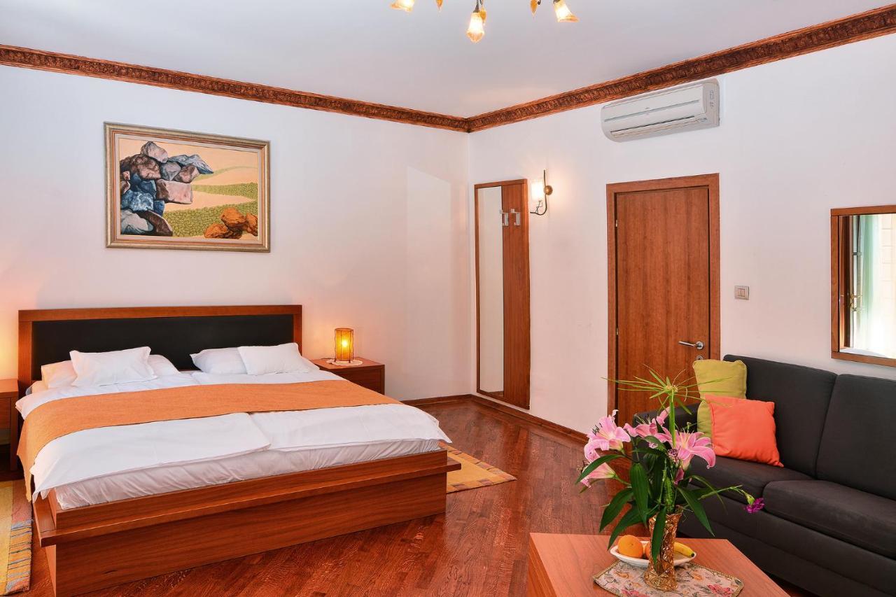 Villa Nora Hvar Bed & Breakfast 3*